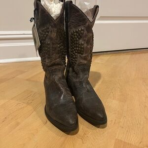 NWT FRYE Billy Hammer Stud Boots | Brown Rugged Leather Cowboy Western Size 9.5B